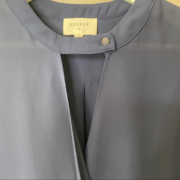 Everly Keyhole Wrap Blouse Navy Blue Sz Medium - Picture 5 of 10